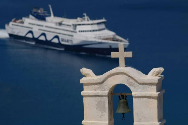 Ios Griekenland Juli 2019 Een Veerboot Nadert Haven Van Ios — Stockfoto