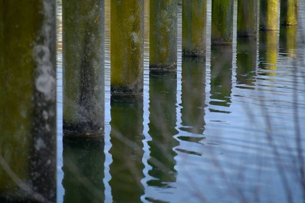 Close Water Reflection Columns Installed Lake France — Stock Photo, Image