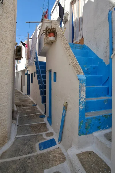 Une Ruelle Des Maisons Résidentielles Dans Village Ios Grèce Également — Photo