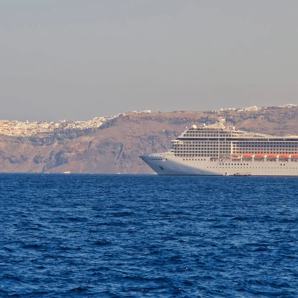 View Large Cruise Ship Santorini Greece — Zdjęcie stockowe