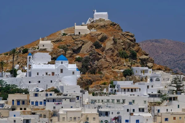 View Beautiful Whitewashed Hotels Ios Greece — Stockfoto