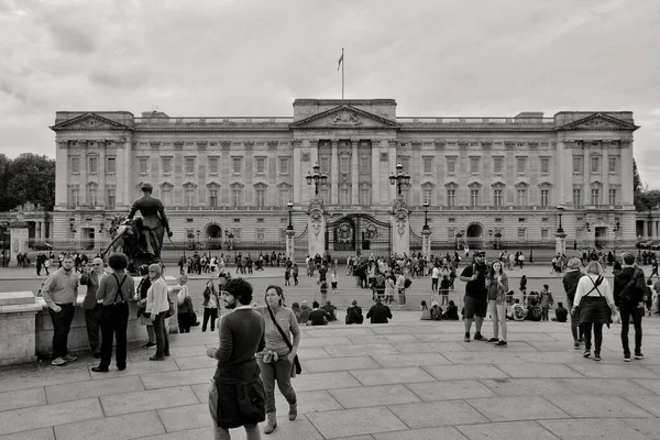 London Nagy Britannia 2018 Május Turisták Tömege Londoni Buckingham Palota — Stock Fotó