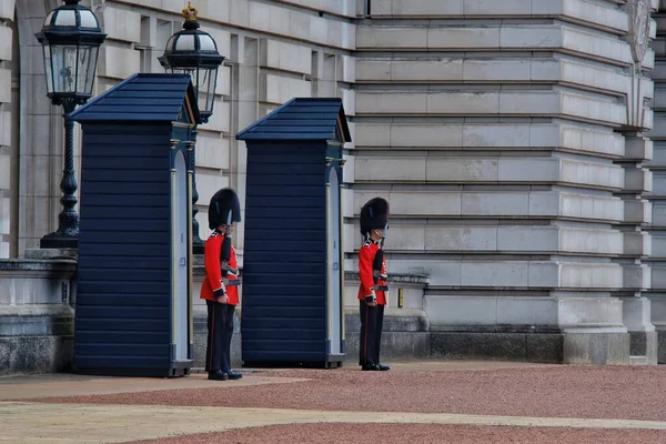 Londres Grã Bretanha Maio 2018 Fechar Guardas Reais Frente Palácio — Fotografia de Stock