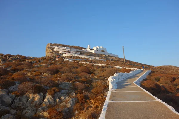 Caminho Pedestre Que Conduz Igreja Whitewashed Famosa Panagia Ciclades Folegandros — Fotografia de Stock