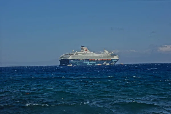 Mykonos Greece July 2016 Cruise Ship Leaving Port Mykonos Cyclades — Stockfoto