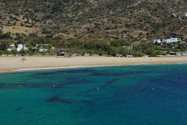 Ios siklades Yunanistan 'ın ünlü kumlu Mylopotas plajı