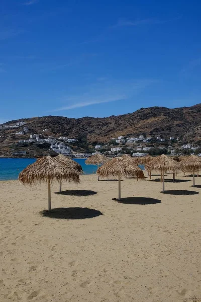 그리스의 라스의 해변에 우산들 — 스톡 사진