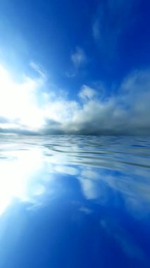 Zarif Dalga Dinamikleri ve Bulut Aynası Efekti ile Eşsiz Deniz ve Gökyüzü Görünümü Zarif Arkaplan Doğal Sahnesi