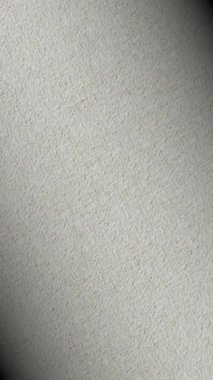 Minimum Tasarım Projeleri için Temiz Stüdyo Arkaplanı Üzerinde İnce Dönüşlü Beyaz Düz Kumaş Dokusu