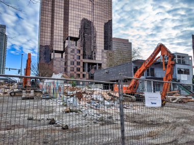 Bellevue, WA / USA - Aralık 2019: Bellevue Ulaşım Merkezi yakınlarındaki 555 108. Cadde NE 'deki Turner İnşaat Projesi.