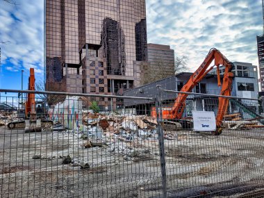 Bellevue, WA / USA - Aralık 2019: Bellevue Ulaşım Merkezi yakınlarındaki 555 108. Cadde NE 'deki Turner İnşaat Projesi