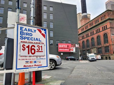Seattle, WA / USA - Kasım 2019: Seattle şehir merkezindeki Republiking Northwest araç parkının Early Bird özel park yerinin görüntüsü.