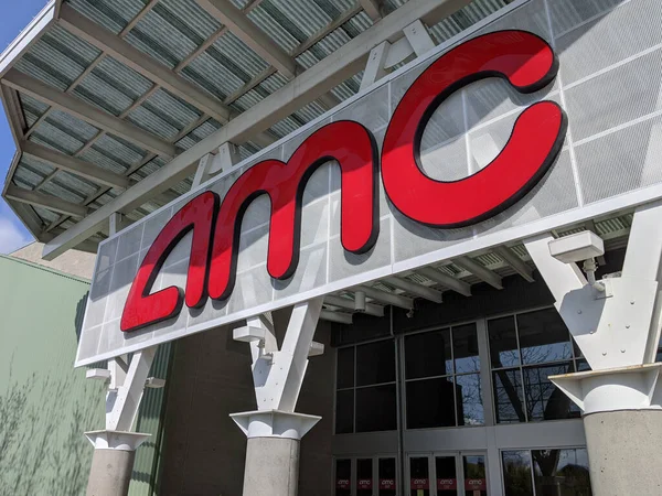 Woodinville Usa April 2020 Low Angle View Amc Movie Theater — 图库照片