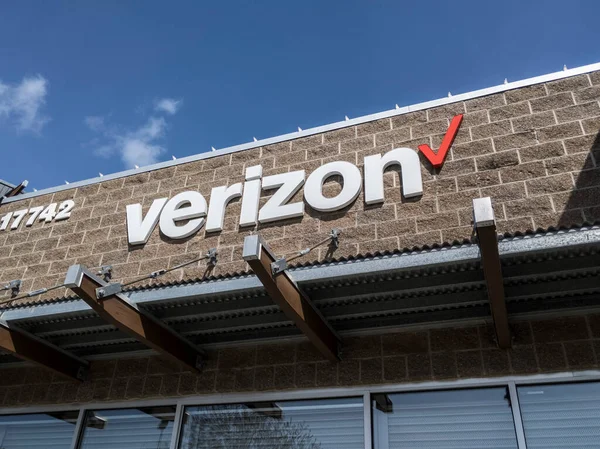 Woodinville Usa Circa Abril 2020 Vista Bajo Ángulo Tienda Verizon — Foto de Stock