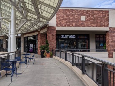 Redmond, WA USA - Mart 2021: Zumiez 'in dış görünüşü ve aksesuar mağazası.