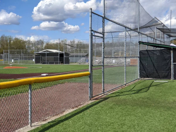 Vista Ángulo Campo Béisbol Grande Vacío Día Soleado Brillante —  Fotos de Stock