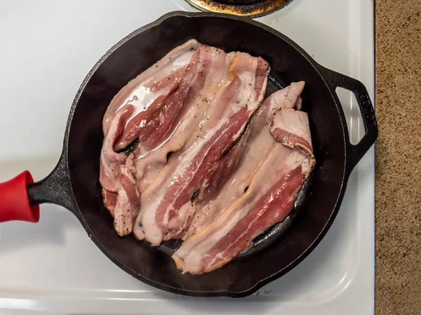 Vue Haut Vers Bas Une Délicieuse Cuisson Bacon Cru Juteux — Photo
