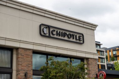 Kirkland, WA USA - Temmuz 2021: Meksika fast food restoranının düşük açılı görüntüsü