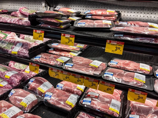 Woodinville Usa Circa September 2021 Angled View Refrigerated Meats Section — Stock Photo, Image