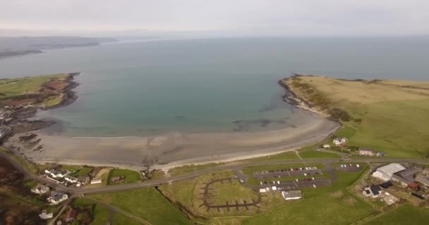 Видео Воздуха Browns Bay Islandmagee Larne Antrim — стоковое видео