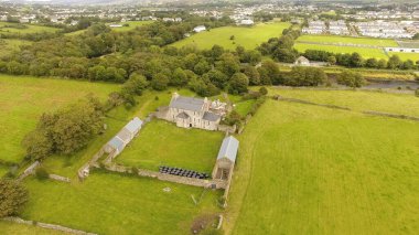 İrlanda 'da bir şantiyede yeni evler inşa etmek 