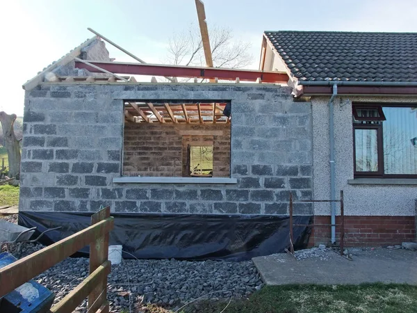 Anbau Ein Bungalowhaus Samt Dach — Stockfoto