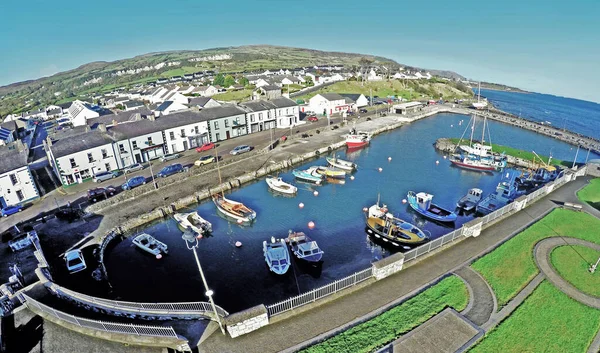 Carnlough Harbour Błękitne Niebo Łodzie Rybackie County Antrim Northern Ireland — Zdjęcie stockowe