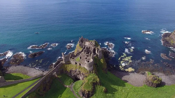 Dunluce Castle Antrim Irlanda Norte Fundo Mar Azul — Fotografia de Stock