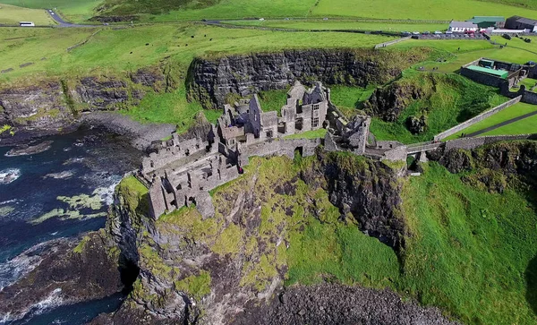 Dunluce Castle Antride Northern Ireland Blue Sea Background — 스톡 사진