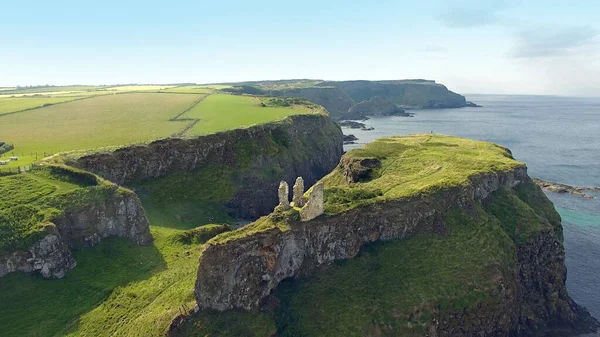 Dunluce Castle Antride Northern Ireland Blue Sea Background — 스톡 사진