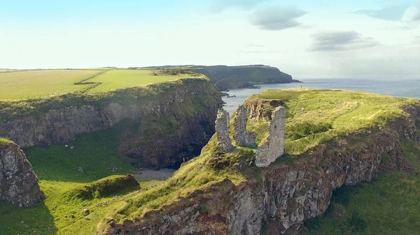 Dunluce Castle Antride Northern Ireland Blue Sea Background — 스톡 사진