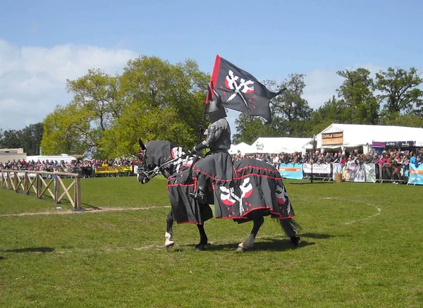 Caballeros Caballo Con Pancartas Vestirse Espectáculo Irlanda —  Fotos de Stock