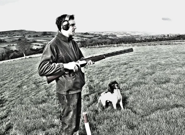 Homme Avec Fusil Chasse Cheville Tir Canard Avec Son Springer — Photo