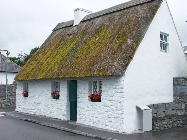 Old Irish Thatch Cottage Villaggio Irlanda — Foto Stock