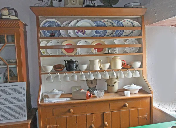 Old Antique Kitchen Dresser Cups Plates Ireland — Stock Photo, Image
