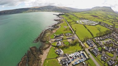 Cushendall Kuzey İrlanda 'nın engebeli kıyı şeridi 