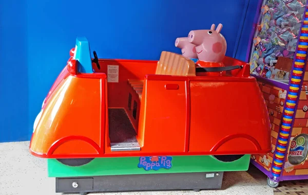 2018年5月30日在北爱尔兰Barrys Amusements Portrush Antrim的Peppa猪车架 — 图库照片