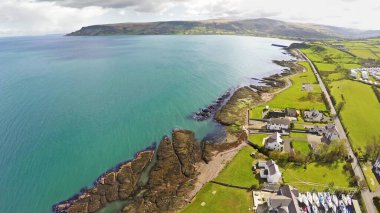 Cushendall Kuzey İrlanda 'nın engebeli kıyı şeridi