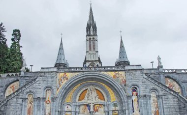 Lourdes Bazilikası Lourdes Leydimiz Meryem Ana 'nın Kusursuz Gebeliği 