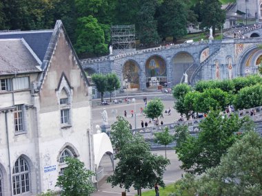 Lourdes Bazilikası Lourdes Leydimiz Meryem Ana 'nın Kusursuz Gebeliği 