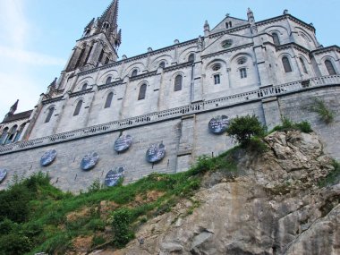 Lourdes Bazilikası Lourdes Leydimiz Meryem Ana 'nın Kusursuz Gebeliği 