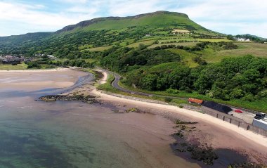 Sahil yolu Gleanariff Co Antrim Kuzey İrlanda 2017