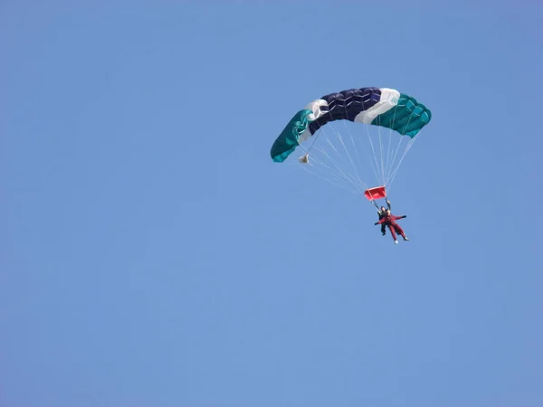 Tandem Skydive Northern Ireland 为编辑器文本提供空间 — 图库照片