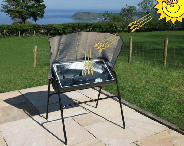 Dönüştürülmüş bir bbq güneş fırınında Güneş Pişirme