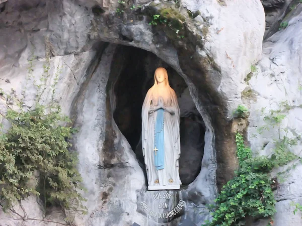 Standbeeld Van Onze Lieve Vrouw Van Lourdes Frankrijk — Stockfoto