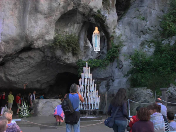 Grotto Bakire Mary Lourdes Fransa Heykeli