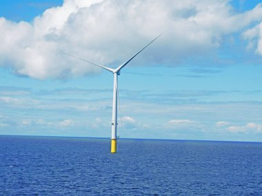 Deniz açıklarında rüzgar türbini ereksiyonu