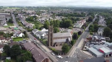 Kuzey İrlanda 'daki All Saints R C Church Ballymena Şehir Merkezi' nin klibi