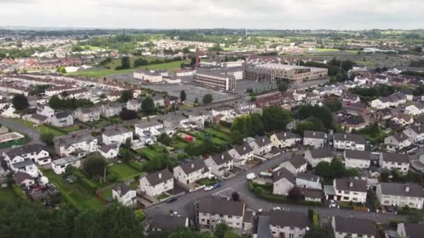 Повітряне Відео Лікарні Міста Брейд Валлі Північна Ірландія — стокове відео