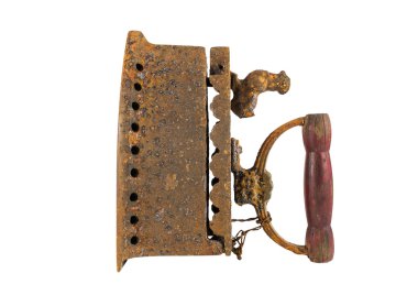 Eski paslı demir beyaz arkaplanda izole edilmiş.